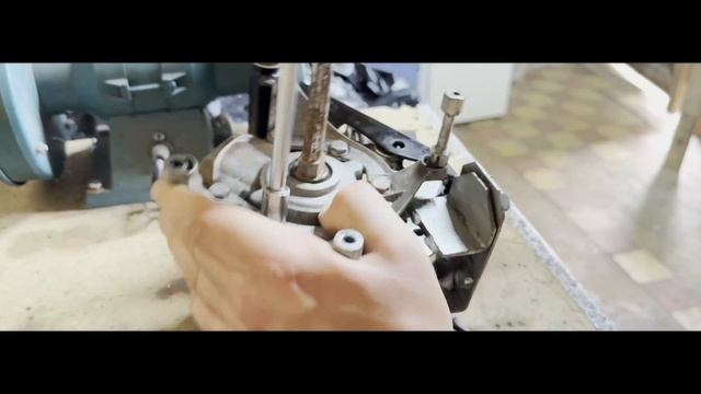 Déballage Du Bas Moteur 103 En 3 Transferts + Démontage Des Accessoires Pour Mon Peugeot 103.