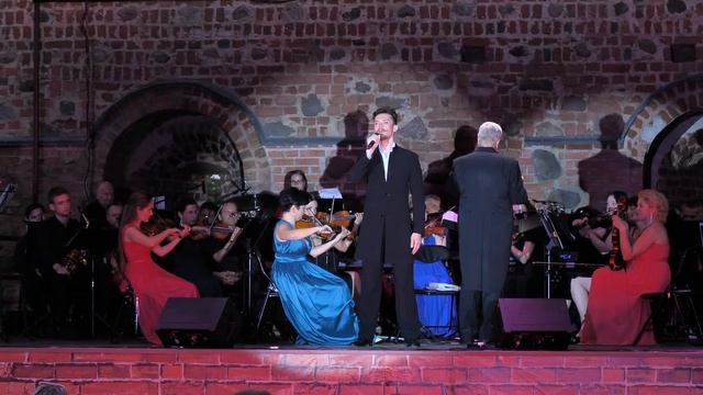 Музыкальное шоу в стиле КИНОХИТ в Мирском замке смотреть онлайн