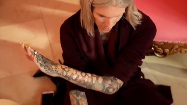 jeffree star dragging beauty blender for 3 minutes straight смотреть онлайн