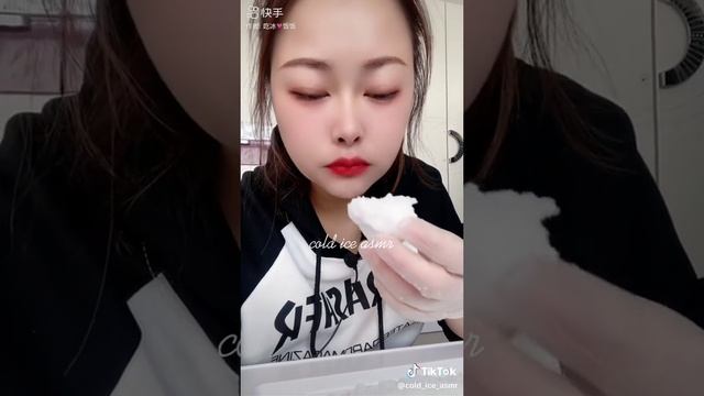 Обалдеть! кореянка ест снежные блоки с ледовой крошкой из морозилки! АСМР ЛЁД смотреть онлайн