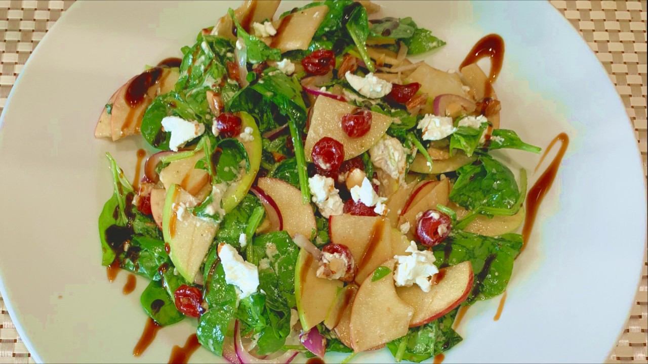 Салат с яблоком, шпинатом и сыром фета. смотреть онлайн