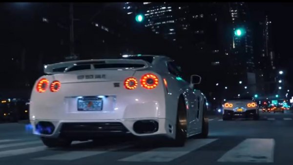 Nissan GTR  Hot Drive