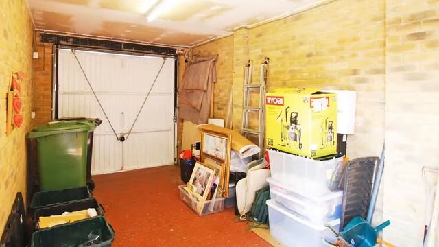 3 bed detached chalet bungalow TO LET in Oaklea Gardens, Ware Road, Hailey SG13 смотреть онлайн