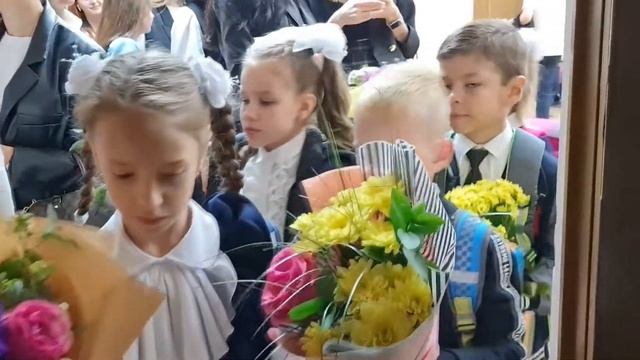 День знаний в нашей школе смотреть онлайн