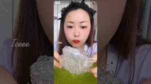 лепёшка из ледовых пластинок, ну очень вкусно! мукбанг АСМР хруст