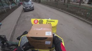 Курьером в основных доставках