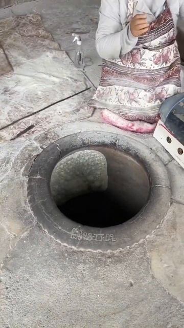 Как выпекается тонкий и нежный #лаваш ? А ещё #мясо и #картофель #втандыре #шашлык #шашлыки #еда смотреть онлайн