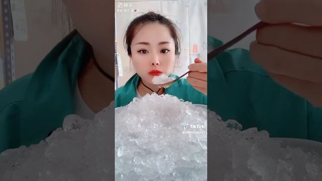 хрустящая ледяная крошка из морозилки! вкуснятина! смотреть онлайн