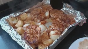 Запеченный лук с чесноком – неожиданно вкусный гарнир! 🧅🔥