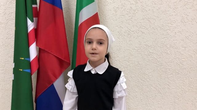 Страна читающая — Наима Хазуева читает произведение «Берёза» С. А. Есенина смотреть онлайн