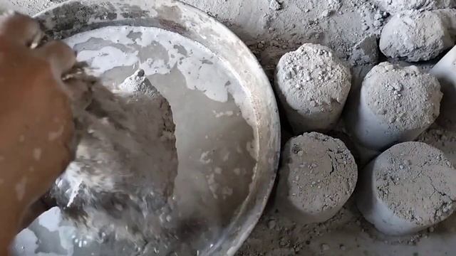ASMR: new extra soft dusty pure cement crumble dry on floor+in water 💦/ mazydar 🤤💯 смотреть онлайн