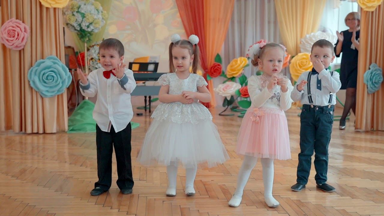 Зачем? Зачем? Не понимаю я (Эмоциональные выступление малыша в детском саду) смотреть онлайн