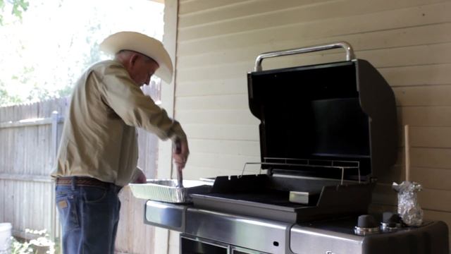 How To Cook BBQ Pork Spare Ribs On The Grill With Dry Rub Spice