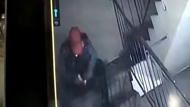 Домушник, похитивший деньги, попал на камеру в Нур-Султане смотреть онлайн