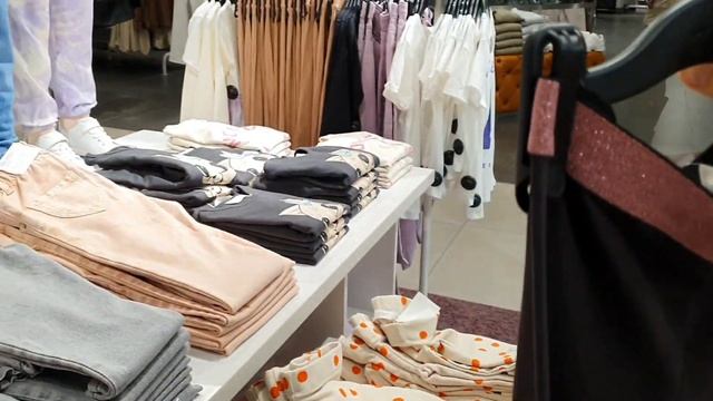 A little shopping at Mall of Asia | Pinky & Lhian смотреть онлайн