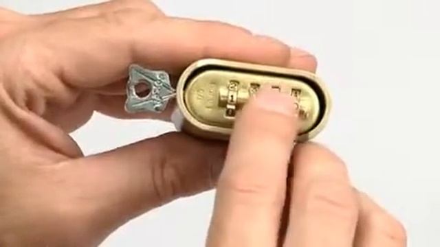 Master Lock | Operating the High Security Combination Locks смотреть онлайн