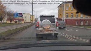 проезд по выделенной полосе для автобусов и такси