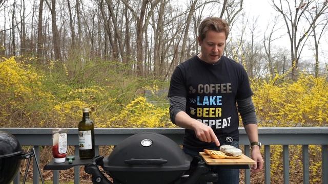 Griddle vs Grill: Burgers | Weber Q Griddle vs Weber Q Grates смотреть онлайн