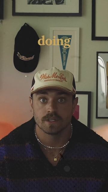 Get weird. Be weird. Stay weird. “Be weird. Be who you are.” смотреть онлайн