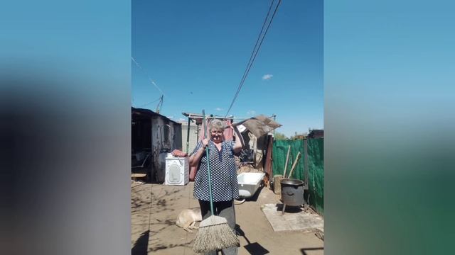 Одна в деревне. Первый аккаунт не восстановила. Начинаю заново.