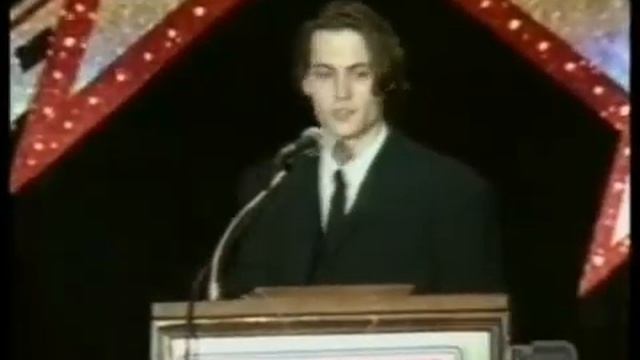 Johnny Depp receiving Male Star of Tomorrow award Las Vegas, 1990, with a short capture of Winona смотреть онлайн