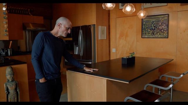 Join us on an exclusive tour of a prefab home designed by the legendary architect, Ray Kappe смотреть онлайн