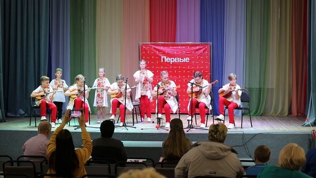Е. Дербенко Каникулы в деревне, анс. Перезвон смотреть онлайн