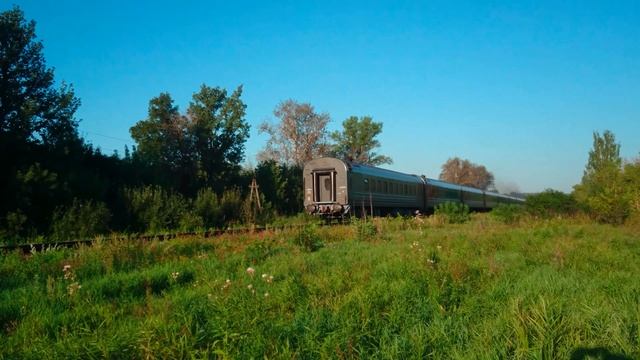 Тепловоз 2ТЭ10М-2486 с поездом № 275-Й Самара-Минск / Перегон Вослебово - Павелец-2 / 10.08.2023. смотреть онлайн