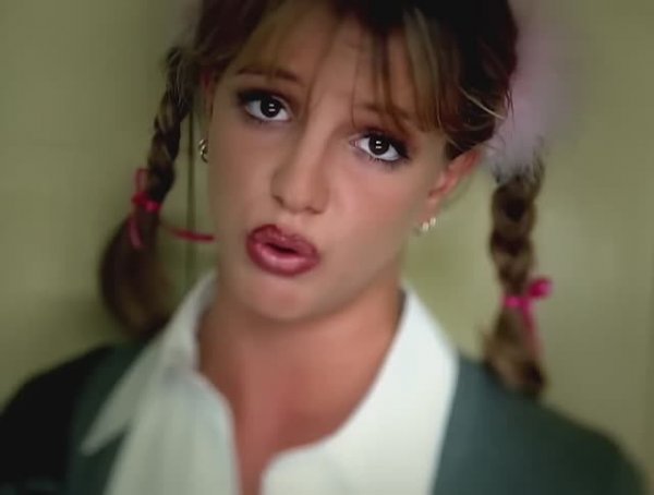 Britney Spears - Baby One More Time