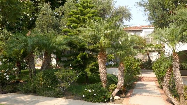 Actresses Jean Harlow & Rita Hayworth Former Home House Beverly Hills California USA August 2021 смотреть онлайн