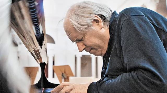 Соколов исполняет Прелюдию и Фугу Баха BWV 846 смотреть онлайн