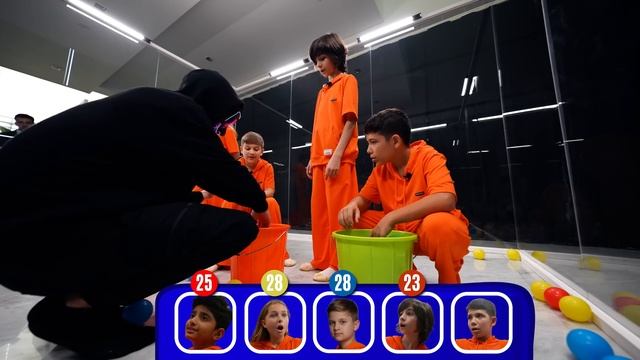 Roma and the CUBE CHALLENGE! смотреть онлайн