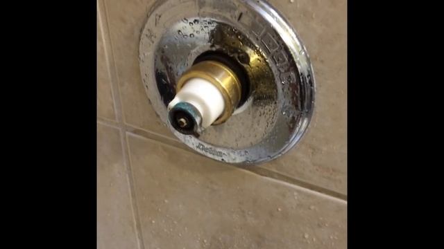 Leaky single Delta shower faucet with stuck handle смотреть онлайн