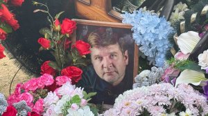 ПОБЫВАЛИ НА МОГИЛЕ АКТЕРА РОМАНА МАДЯНОВА. СЕЛО МАЛАХОВО. Апрель 2025 года