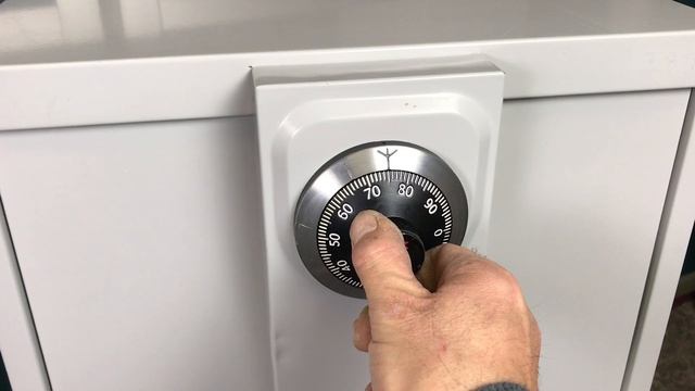 How to unlock a Chubb Mark 4 Manifoil Combination Lock on a Security 4 Drawer Filing Cabinet... смотреть онлайн