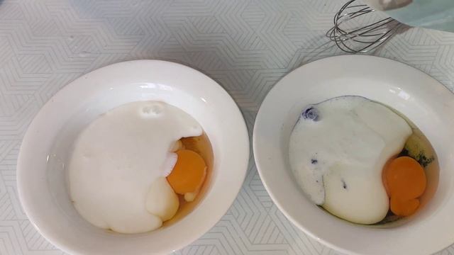 Rice flour pancakes with matcha. смотреть онлайн