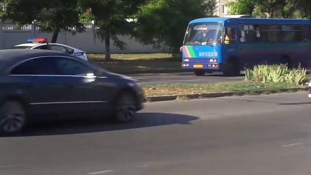 *RED & BLUE* 2x police cars with manual sirens escort press(?) смотреть онлайн