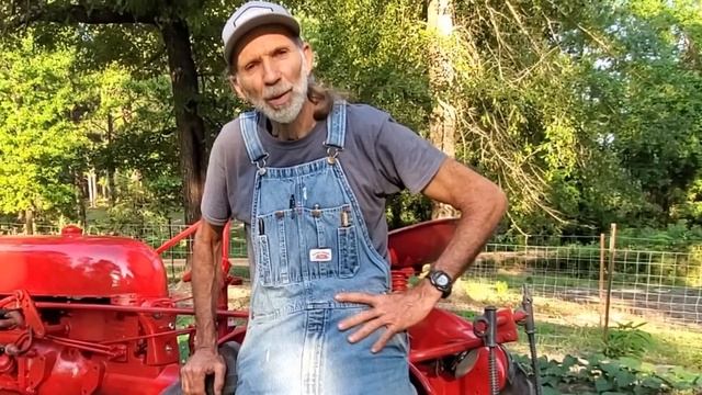65 Year Old Cub Farmall Tractor -- HAPPY FATHER"S DAY, Danny! смотреть онлайн