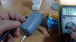 Повышающий напряжение модуль в настольной зажигалке.