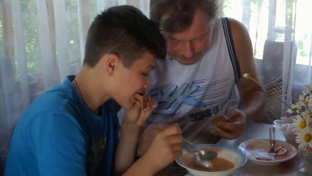 вот и поели....Дима и наш любимый Жан Лука.... смотреть онлайн