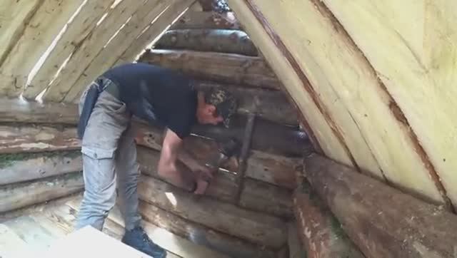 СТРОЮ ИЗБУ ИЗ ВЕТРОВАЛА. НАБИРАЮ ПОЛ, НАРЫ, ВСТАВЛЯЮ ДВЕРЬ. ПЕРВАЯ НОЧЬ С ДЕВУШКОЙ В ЗИМОВЬЕ.1 Серия смотреть онлайн