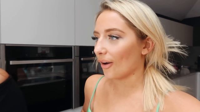 A Family BBQ, Practising my dancing & PR Package unboxing! смотреть онлайн