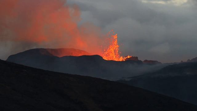 VOLCANO CRATER BIGGER AND BIGGER! VOLCANO SOUND! 2021 смотреть онлайн