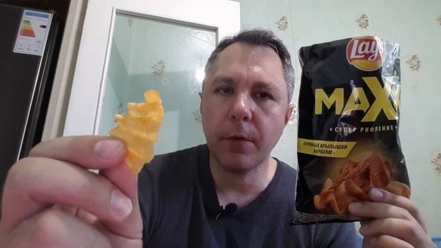 АСМР ИТИНГ. КУШАЮ ЧИПСЫ LAY'S СО ВКУСОМ КУРИНЫЕ КРЫЛЫШКИ БАРБЕКЮ. ASMR