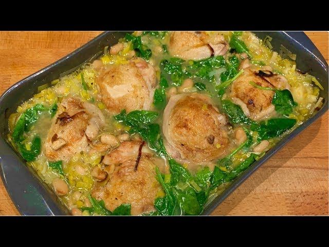 Курица с фасолью, луком пореем и шпинатом смотреть онлайн