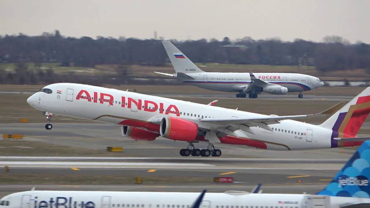 160 Planes In 2 Hours ! New York JFK  Plane Spotting ⧸ TWA Hotel Rooftop ⧸ Rush Hour, Huge Traffic