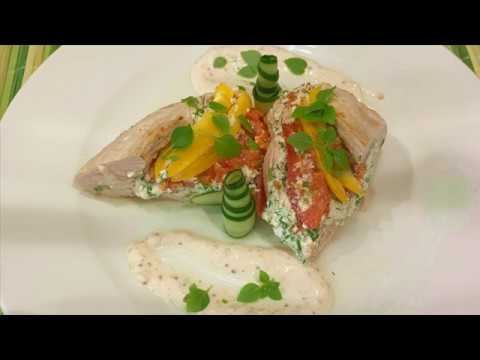 Куриные грудки с творогом, зеленью и чесночным соусом смотреть онлайн