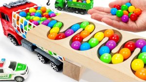 Видео для детей. Скатываем много разноцветных шариков в разные игрушки машинки и грузовики. Детям