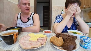 Мукбанг и тут меня НАКРЫЛО... Вован в ПАНИКЕ, не знает что со мной делать! Семейный обед в России