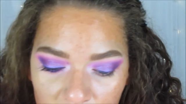 Monochromatic Look- Purple | A Purple Cat Eye and Ombre Lip | #BobbiLace #monochromatic смотреть онлайн